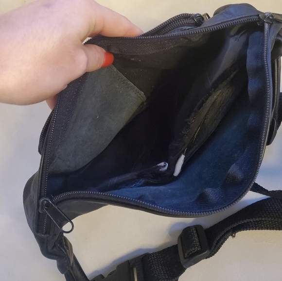 Unisex Black Leather Bag ~ Adjustable Multi-Pocket ~ Travel & Workout - Picture 3 of 9